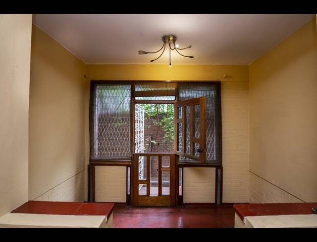 1 BEDROOM APARTMENT FOR SALE IN ESSENWOOD